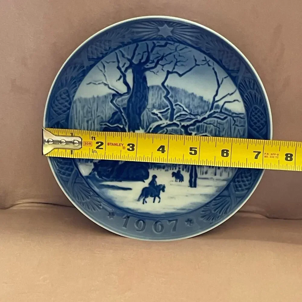 Royal Copenhagen 1967 Christmas Plate The Royal Oak Kongeegen